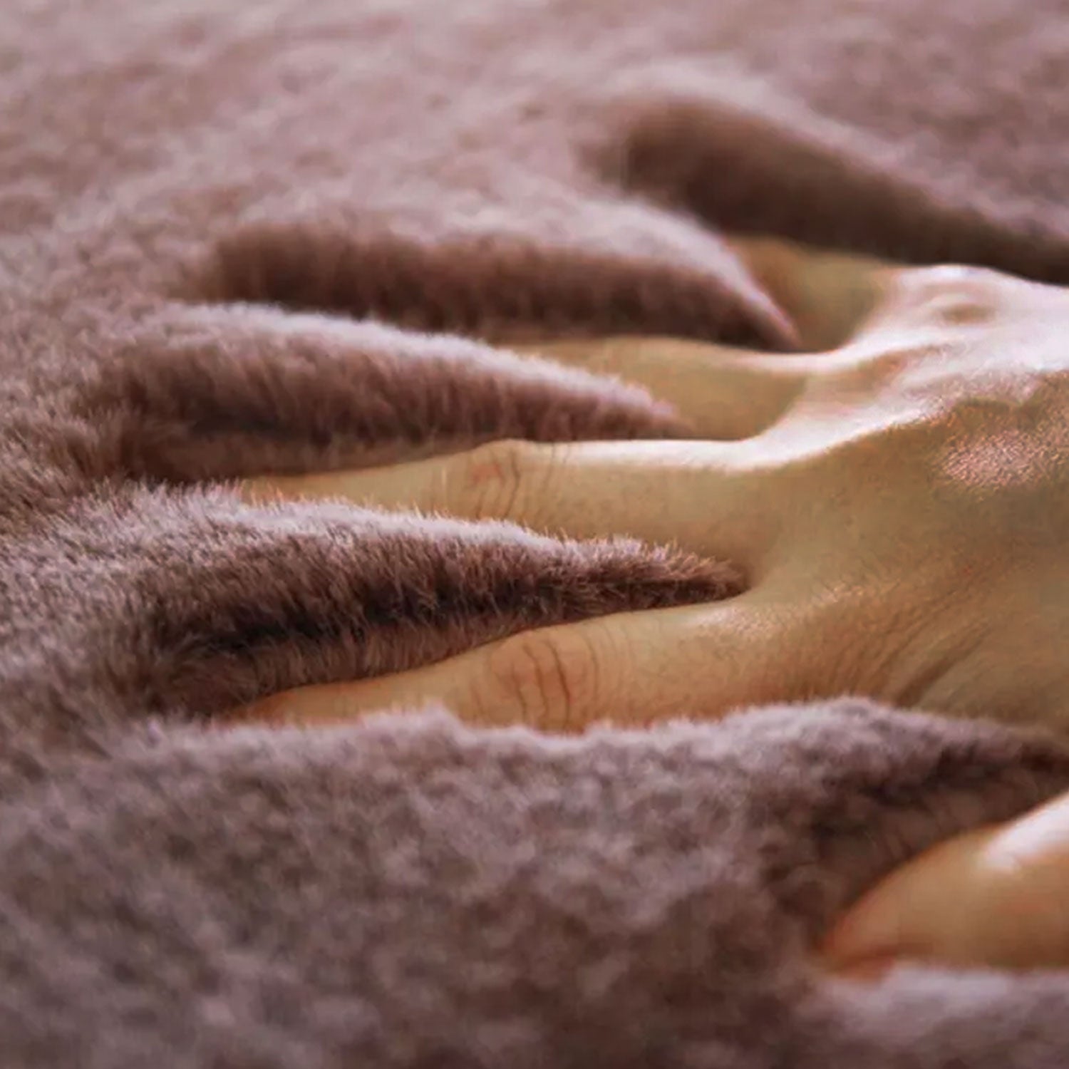 Faux fur rug in antique rose, extremely fluffy, silky sheen