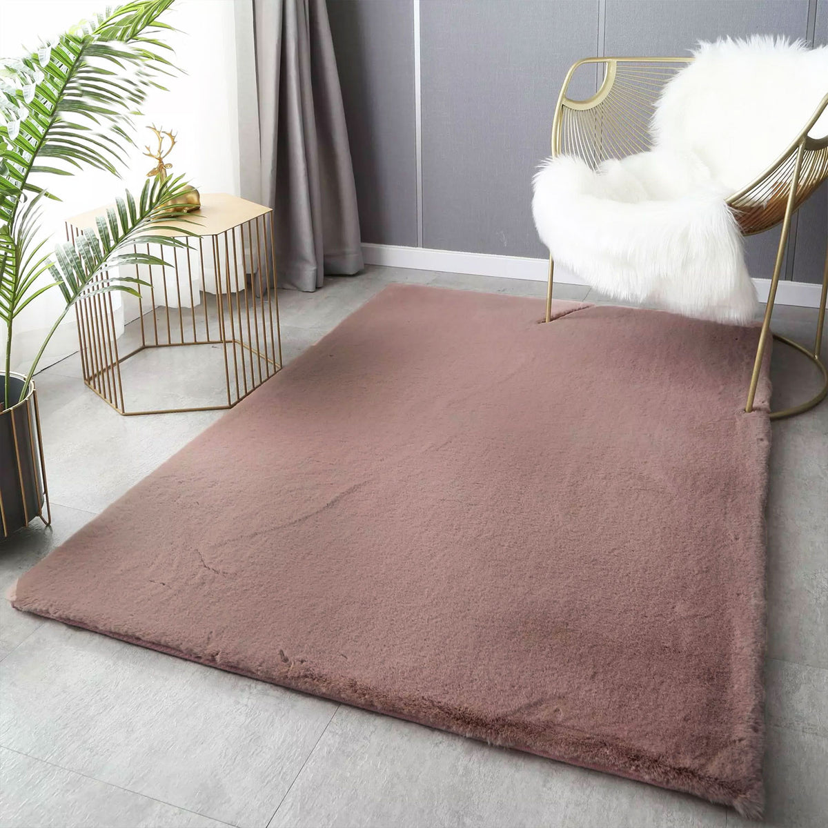 Faux fur rug in antique rose, extremely fluffy, silky sheen
