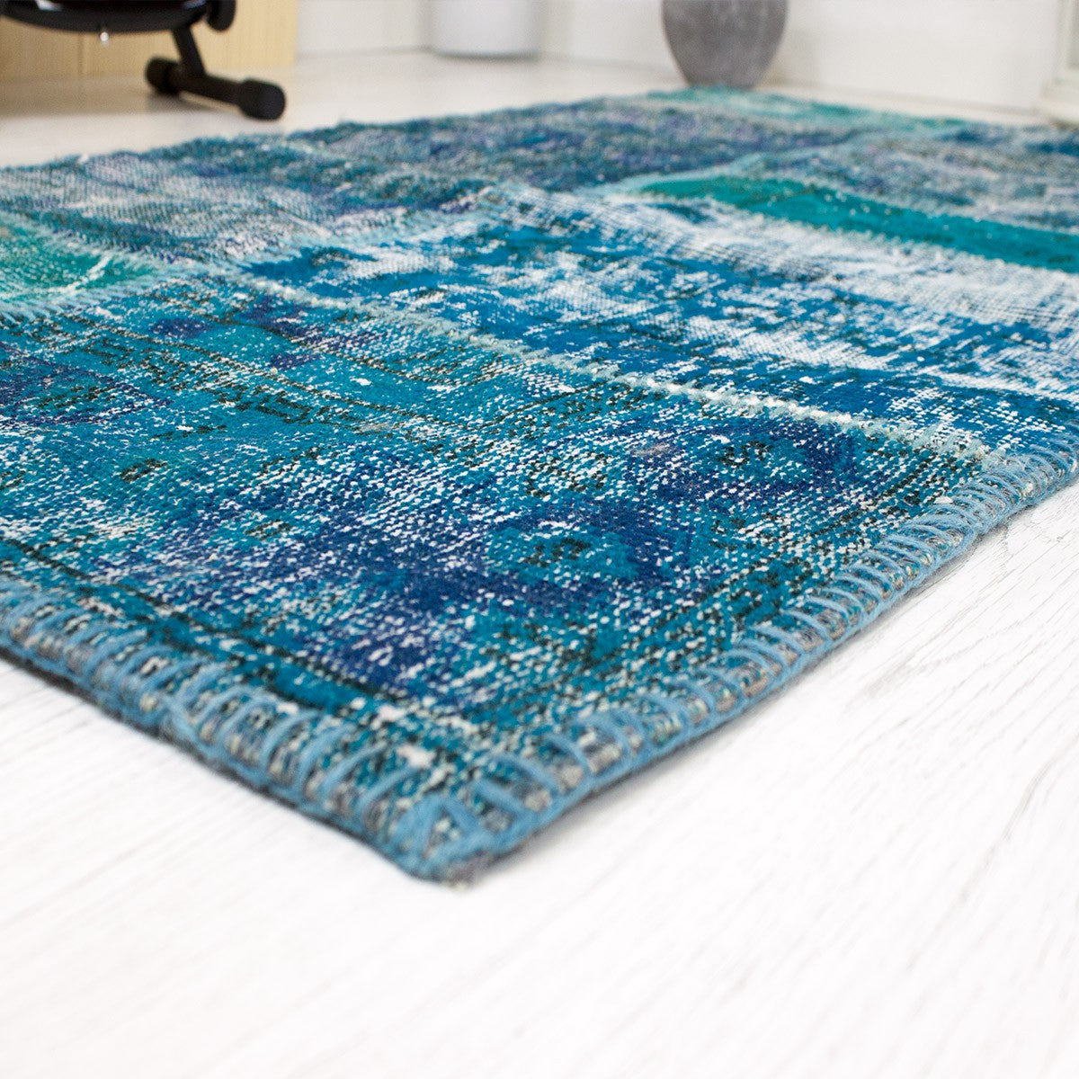 Hochwertiger VINTAGE Patchwork Teppich, Original Handgeknüpft Wollteppich in Turkis Blau; 70 x 140 cm - P0006A-zoom-3