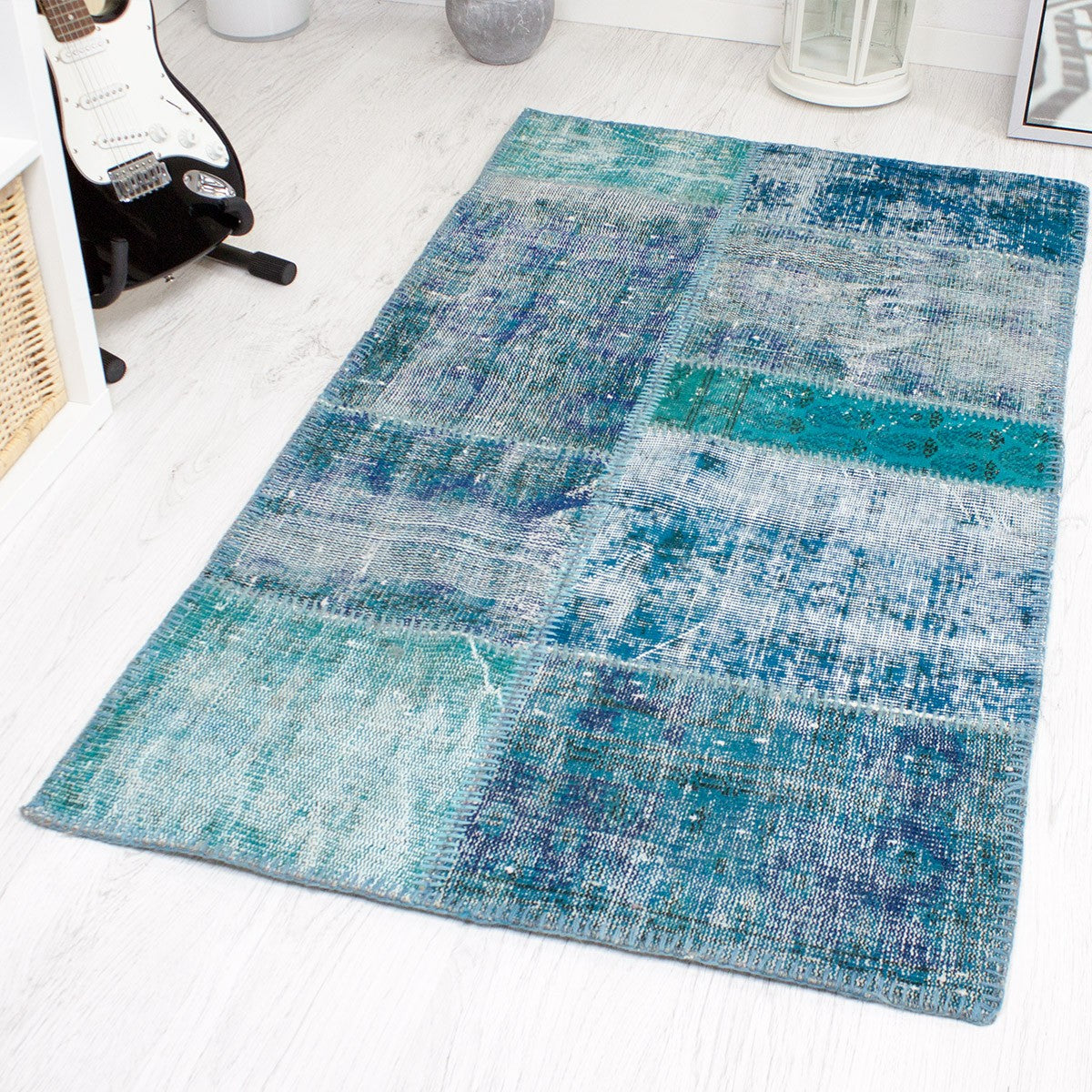 Hochwertiger VINTAGE Patchwork Teppich, Original Handgeknüpft Wollteppich in Turkis Blau; 70 x 140 cm - P0006A-1