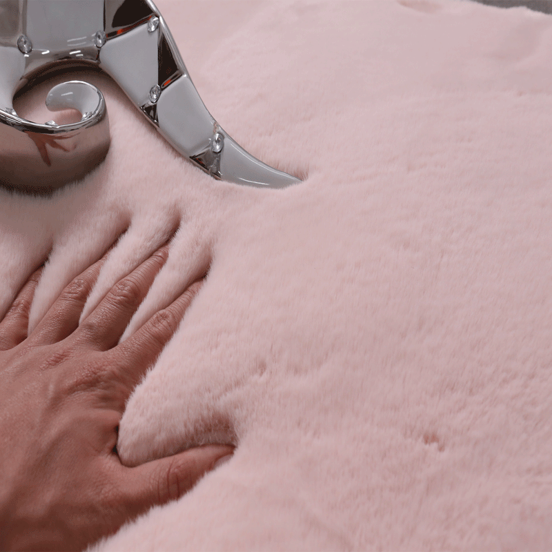 Faux fur rug in rose, dense, fluffy, silky sheen-zoom-