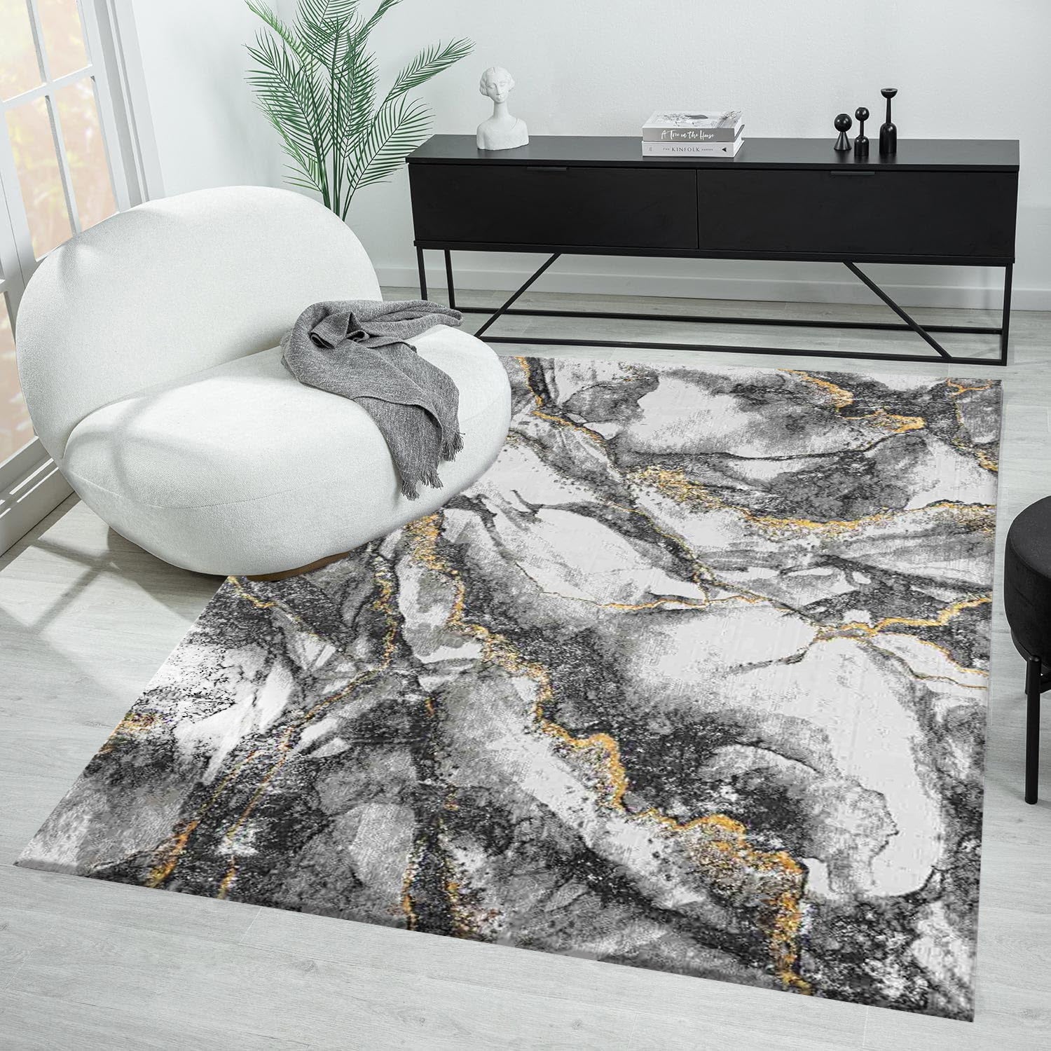 Moderner Teppich mit Marmor-Optik in Grau und Gold Tönen Wohnzimmer-2
